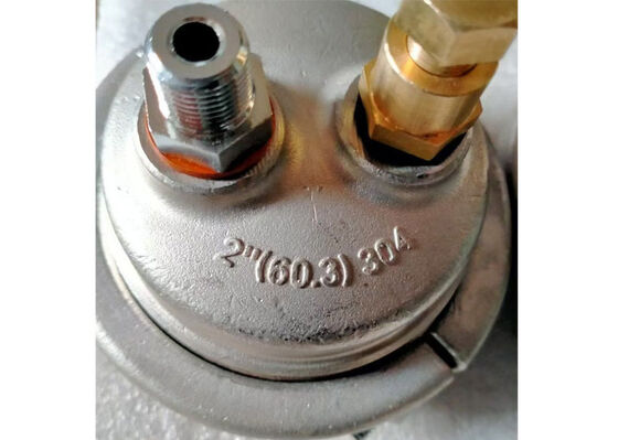 Tapas de plástico versátiles para extremos de tuberías que ofrecen soluciones de sellado seguras para tuberías de polietileno mediante anillos de silicona y sistemas de cierre metálico.